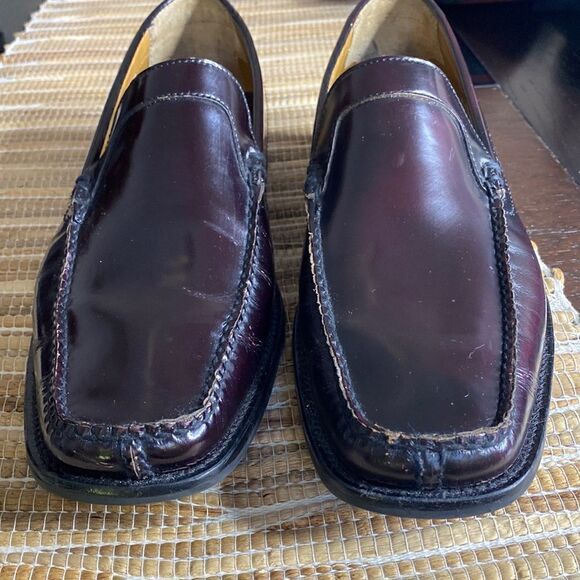 EUC Bass dark brown loafers . Size 11 - Picture 1 of 4